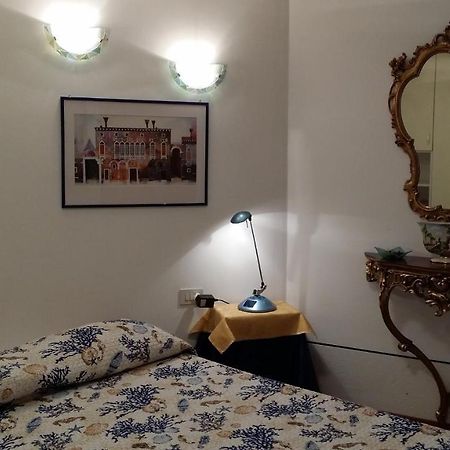 In The Heart Of Venice Free Internet Bagian luar foto