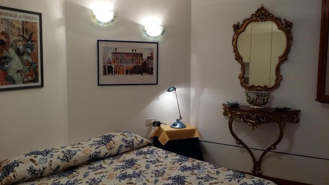 In The Heart Of Venice Free Internet Bagian luar foto